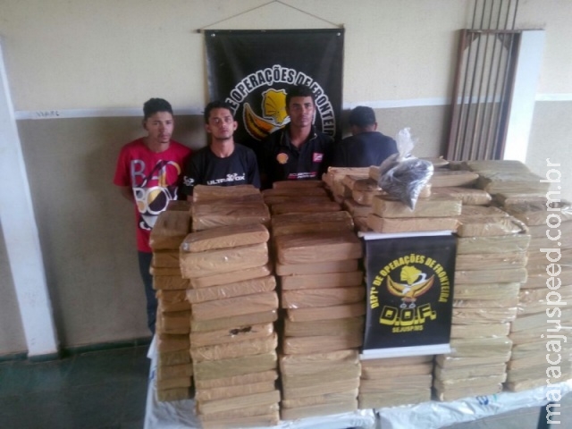 Mato-grossenses furam bloqueio, mas são presos com 350 kg de maconha Mato-grossenses furam bloqueio, mas são presos com 350 kg de maconha