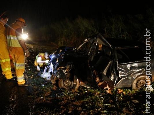 Dois ficam em estado grave em acidente envolvendo dois carros na BR-163, próximo a Rio Brilhante Dois ficam em estado grave em acidente envolvendo dois carros na BR-163, próximo a Rio Brilhante