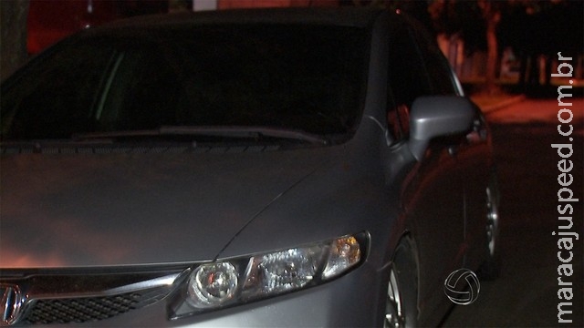 Dupla é presa e adolescente apreendido após tentar roubar carro Dupla é presa e adolescente apreendido após tentar roubar carro