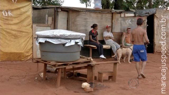 Cerca de 500 sem-terra permanecem acampados na sede do Incra em MS Cerca de 500 sem-terra permanecem acampados na sede do Incra em MS