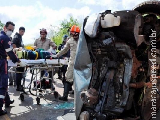 Policial militar fica ferido ao capotar veículo em rodovia de MS