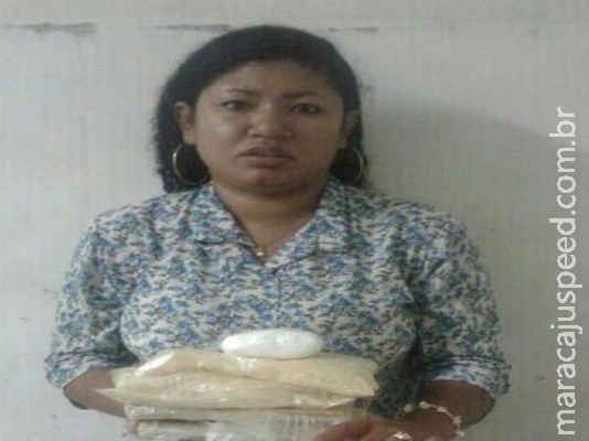 DOF prende mulher em Corumbá, com pasta base de cocaína e cocaína escondida no corpo DOF prende mulher em Corumbá, com pasta base de cocaína e cocaína escondida no corpo