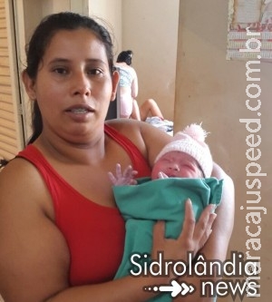 Em Sidrolândia, mulher ganha bebê em sua residência ajudada por uma vizinha Em Sidrolândia, mulher ganha bebê em sua residência ajudada por uma vizinha