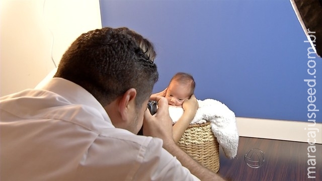 Bebês fazem sessões de foto de até 5h e álbuns ficam mais modernos Bebês fazem sessões de foto de até 5h e álbuns ficam mais modernos