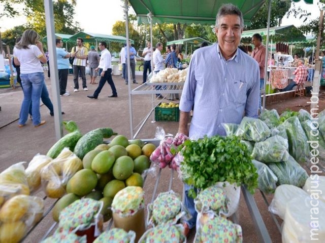 Maracaju: Prefeito e Vereadores entregam feira do BNH ao pequeno produtor