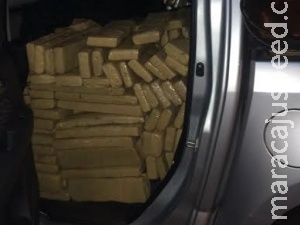 PRF apreende 1,2 tonelada de maconha em veículo roubado PRF apreende 1,2 tonelada de maconha em veículo roubado