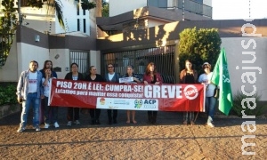 Manifestantes resolvem tomar café da manhã na porta da casa do prefeito da Capital Manifestantes resolvem tomar café da manhã na porta da casa do prefeito da Capital