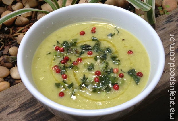 Nutricionista ensina 5 receitas de sopas funcionais para se aquecer e manter a forma no inverno Nutricionista ensina 5 receitas de sopas funcionais para se aquecer e manter a forma no inverno