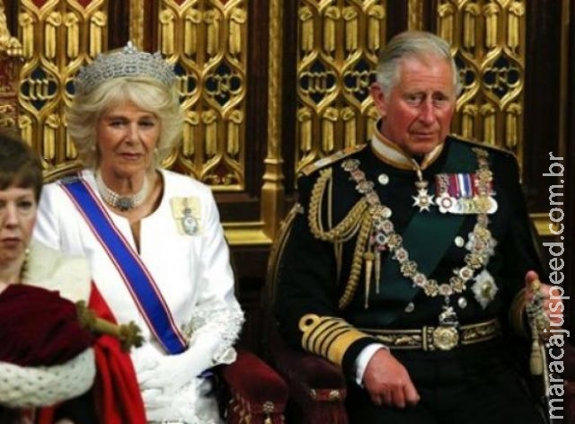 Príncipe Charles pede divórcio após descobrir traição, diz revista