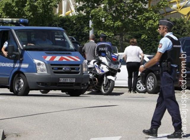 Usina na França é alvo de atentado terrorista; corpo é encontrado no local Usina na França é alvo de atentado terrorista; corpo é encontrado no local