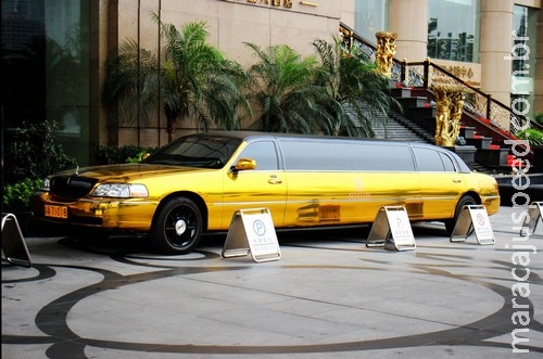 Limousine banhada a ouro tem aluguel de R$ 1.000 por hora