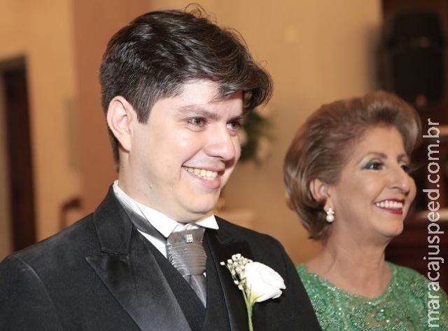 Noiva faz do casamento uma celebração à vida da sogra curada de um câncer