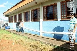 Alunos criam sistema de captação de água para irrigar horta orgânica