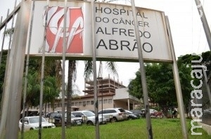 Hospital demite funcionária que cobrou R$ 3,8 mil de paciente do SUS Hospital demite funcionária que cobrou R$ 3,8 mil de paciente do SUS