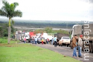 Após duas horas de protesto, BR-163 é liberada por funcionários de usina Após duas horas de protesto, BR-163 é liberada por funcionários de usina
