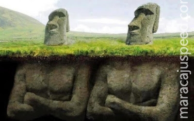 Descobertos "corpos" de estátuas de pedra na Ilha de Páscoa Descobertos "corpos" de estátuas de pedra na Ilha de Páscoa
