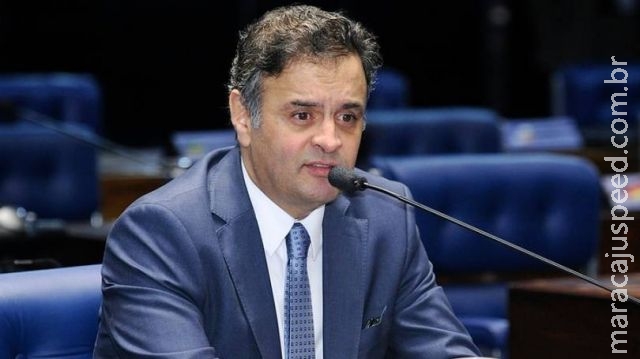 "Tudo que contraria o PT é golpe", declara Aécio sobre Dilma