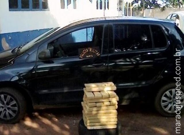 Motorista é preso com carro roubado e 52 tabletes de maconha no porta-malas