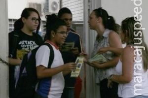 Alunos são orientados sobre educação no trânsito durante volta às aulas Alunos são orientados sobre educação no trânsito durante volta às aulas