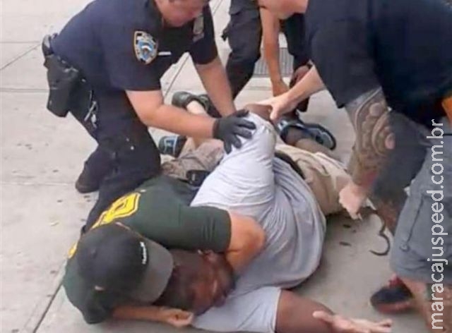 EUA: família de negro morto por policial receberá US$ 5,9 milhões EUA: família de negro morto por policial receberá US$ 5,9 milhões