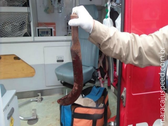 Homem é atacado a golpes de foice e agoniza durante horas