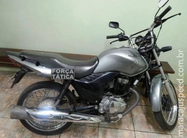 Motocicleta roubada é recuperada com dois jovens