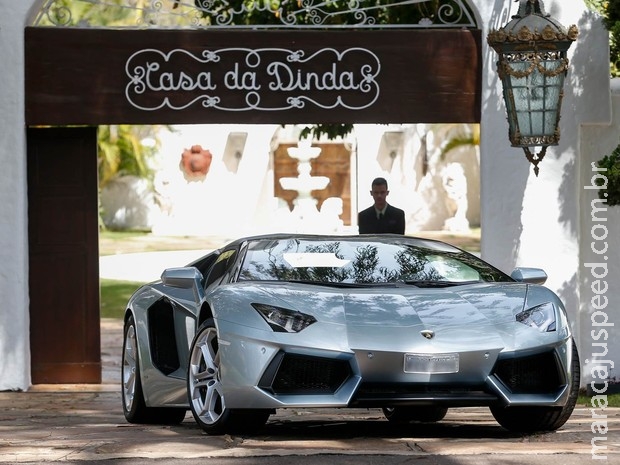 PF apreende Ferrari, Porsche e Lamborghini na casa de Collor PF apreende Ferrari, Porsche e Lamborghini na casa de Collor