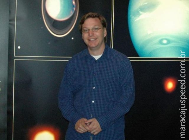 Cientista que "matou" Plutão diz não se arrepender Cientista que "matou" Plutão diz não se arrepender