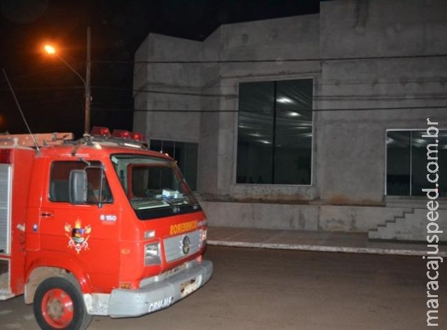 Bombeiros são acionados para controlar princípio de incêndio em igreja