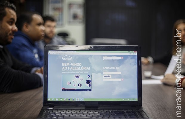 Facebook acusa FaceGlória de "cópia" e pede mudança de nome Facebook acusa FaceGlória de "cópia" e pede mudança de nome