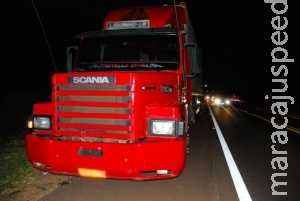 Jovem tenta pegar chapéu na pista e é atropelado na BR-267