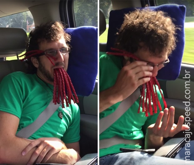 Rapaz dorme em carro e acorda com boca cheia de doces em pegadinha Rapaz dorme em carro e acorda com boca cheia de doces em pegadinha