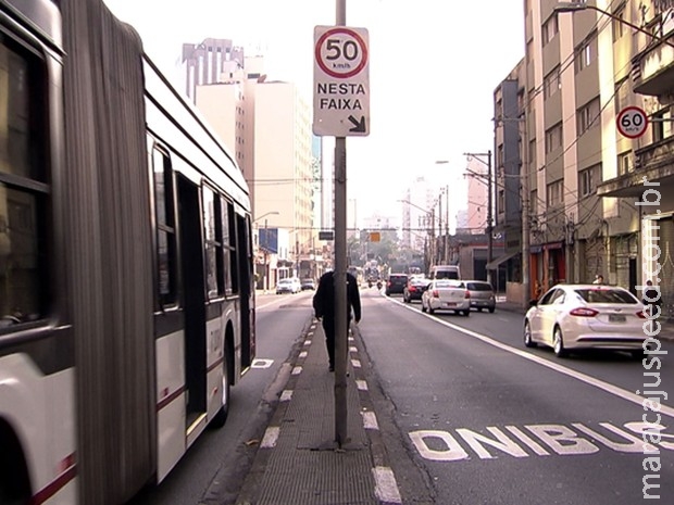 Transitar no corredor de ônibus vira infração gravíssima