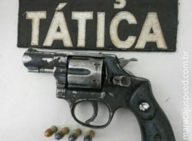 Jovens são presos com arma e munições e outro por porte ilegal