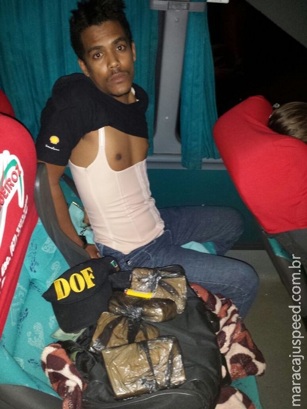 DOF faz a prisão de jovens do Mato Grosso com haxixe em “corpete” DOF faz a prisão de jovens do Mato Grosso com haxixe em “corpete”