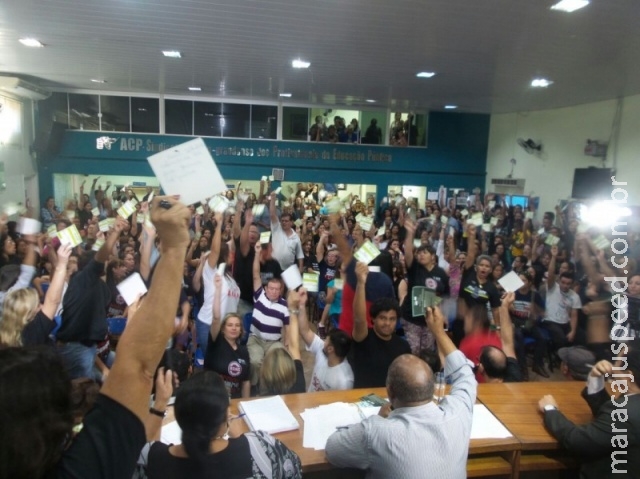 Professores rejeitam proposta e vão retomar greve após férias na Capital