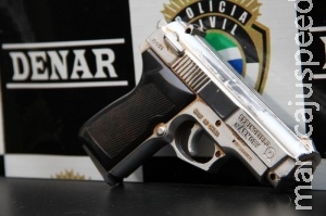 Polícia prende dois acusados de roubar para manter tráfico em bairro