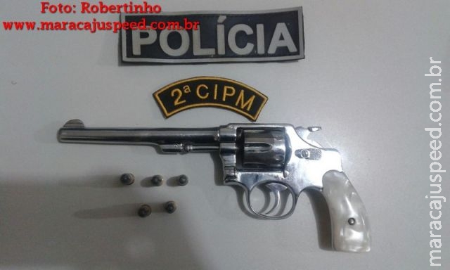 “Homem de família” se revolta após ter pedido de dança recusado por moça, pega na pistola e acaba detido em Vista Alegre “Homem de família” se revolta após ter pedido de dança recusado por moça, pega na pistola e acaba detido em Vista Alegre