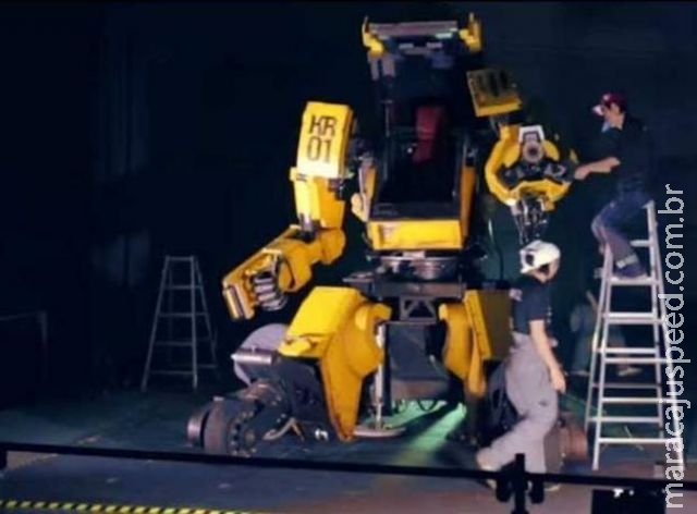 Japoneses aceitam desafio de batalha entre robôs gigantes