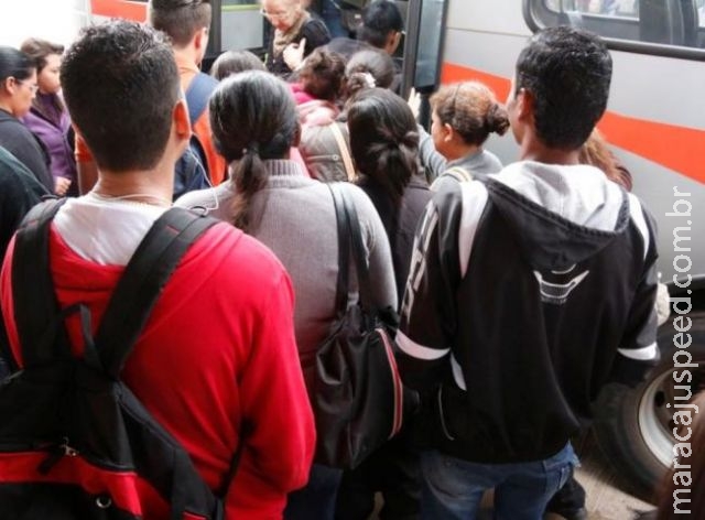 Mais discretos, homens admitem sofrer assédio em ônibus lotados