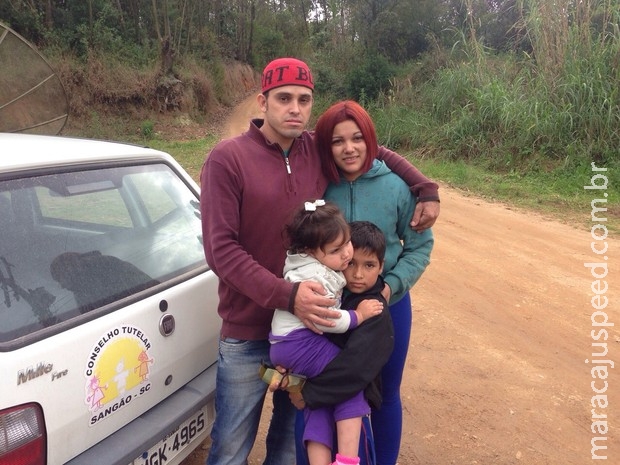 Menina que atravessou a BR-101 volta para casa; "Minha maior alegria", diz pai Menina que atravessou a BR-101 volta para casa; "Minha maior alegria", diz pai