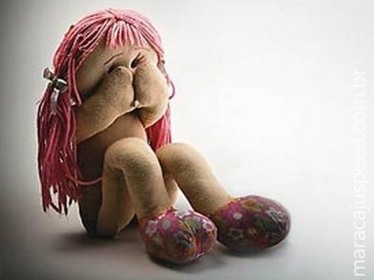 Maracaju: Criança é abandonada sozinha em frente à residência de madrugada na vila Juquita Maracaju: Criança é abandonada sozinha em frente à residência de madrugada na vila Juquita
