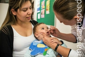 Campanha contra a pólio vacina 6,4 milhões de crianças