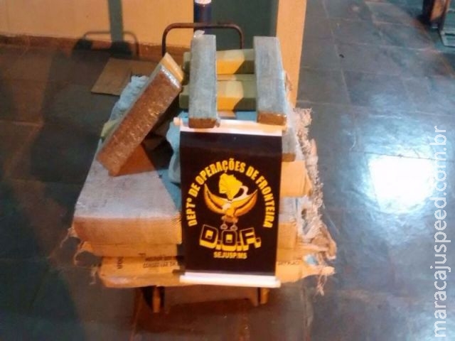 Após acidente de trânsito, DOF apreende 115 quilos de maconha na periferia de Dourados Após acidente de trânsito, DOF apreende 115 quilos de maconha na periferia de Dourados