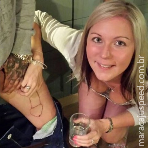 Mulher se separa de inglês após ele tatuar pênis em coxa Mulher se separa de inglês após ele tatuar pênis em coxa