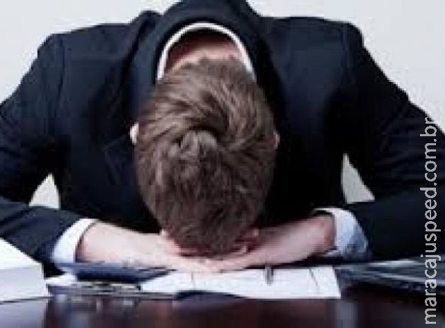 Estudo: trabalhar mais de 55 horas semanais aumenta risco de enfarte Estudo: trabalhar mais de 55 horas semanais aumenta risco de enfarte