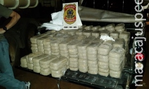 Carreta com soja levava 427 kg de cocaína, avaliada em R$ 8,5 milhões