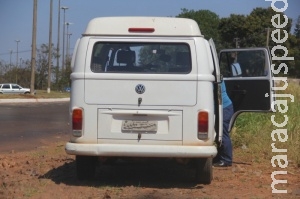 Carreta “fecha” motociclista e foge, depois de piloto cair em avenida