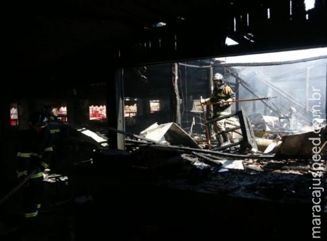 Incêndio destrói churrascaria no centro de Campo Grande Incêndio destrói churrascaria no centro de Campo Grande