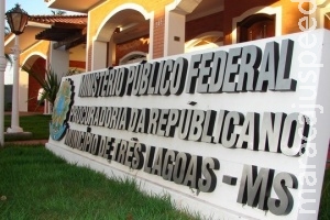 MPF recolhe assinaturas para frear corrupção que desvia R$ 200 bi por ano MPF recolhe assinaturas para frear corrupção que desvia R$ 200 bi por ano